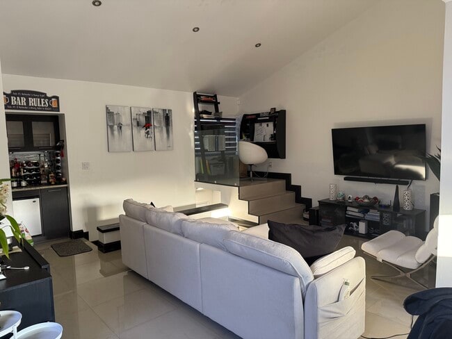 Building Photo - 10201 Fontainebleau Blvd