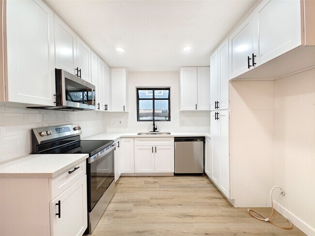 Building Photo - 4106 Clovernook Ln