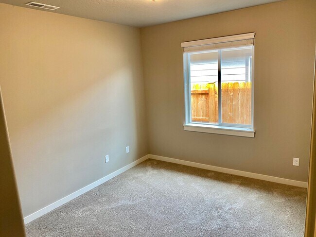 Building Photo - 61357 SE Matthew St