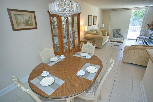 Building Photo - 1009 N Ocean Blvd