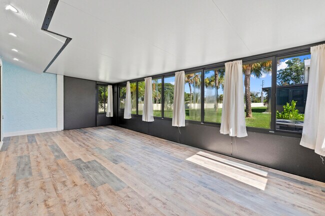 Building Photo - 1431 SE Berwick Ct