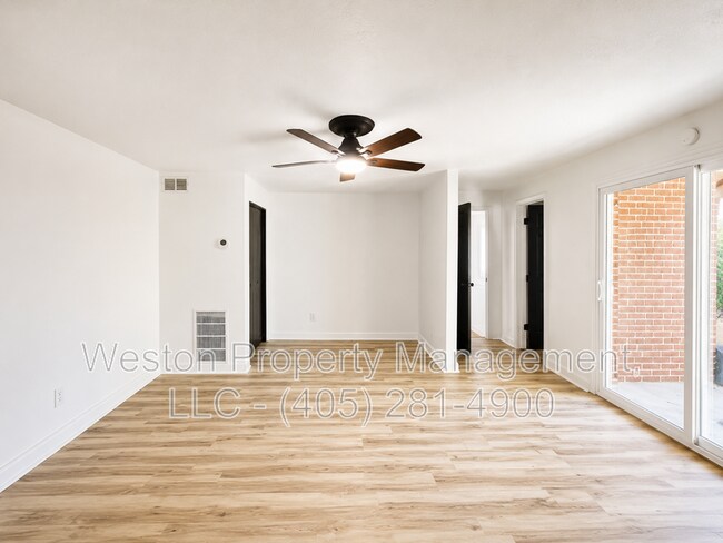 Building Photo - 9609 Greystone Ave