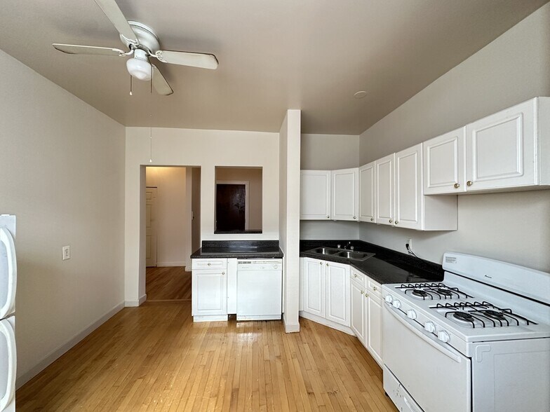 Building Photo - 1317 Oak Ave