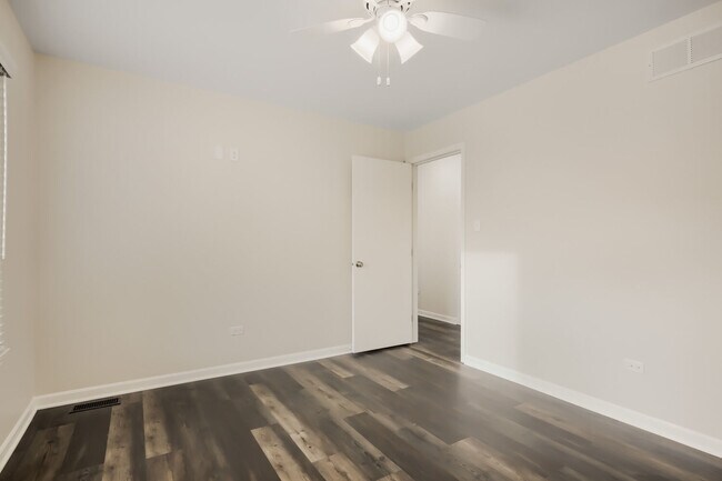 Building Photo - 26438 W Deer Path