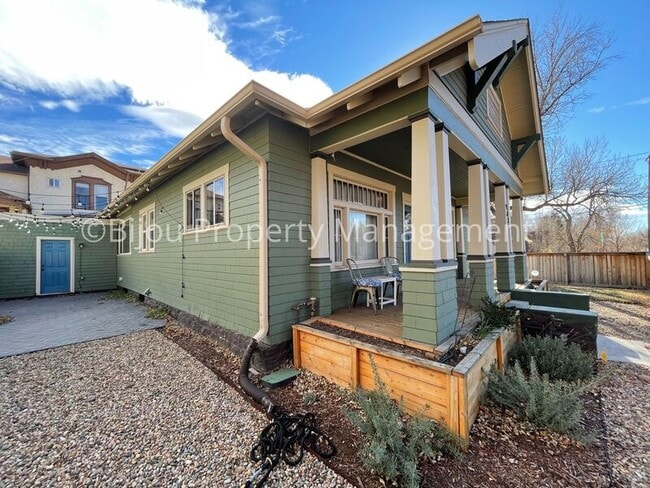 Building Photo - 903 N Corona St