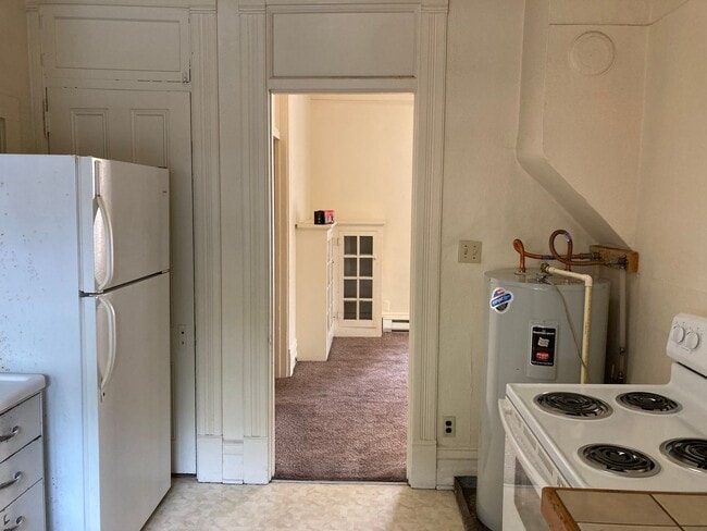 Building Photo - Campus House ~ 4 bedroom, 2 bath