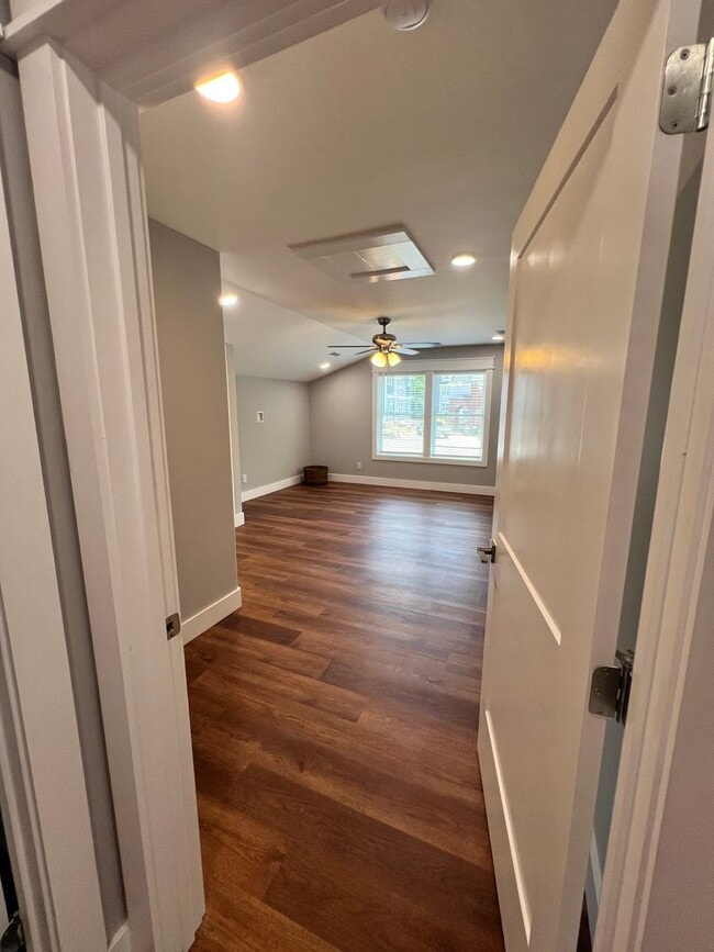 Building Photo - 6 Bedroom in Fort Sanders w/ Ensuite Bathr...