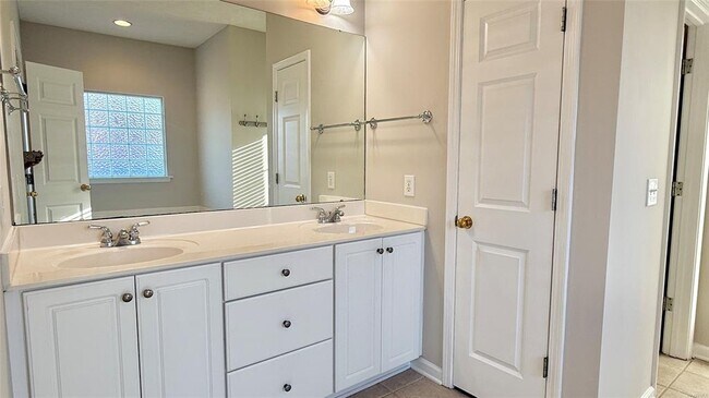 Building Photo - 9505 Greythorne Ct