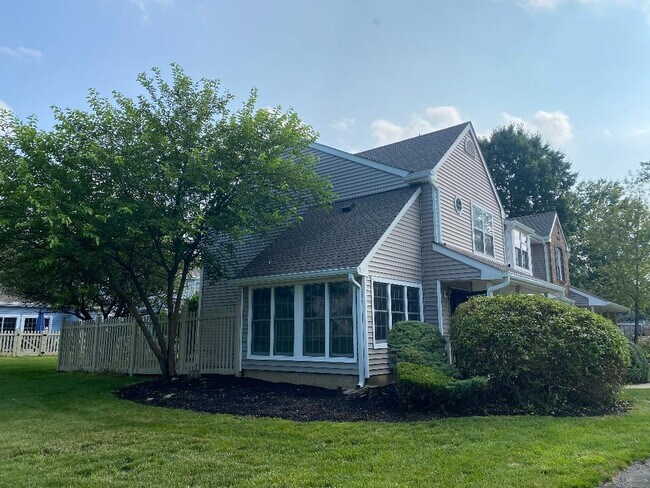 Building Photo - 10 Hopkinson Ct