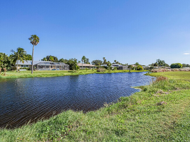 Building Photo - 36 Pine Arbor Ln