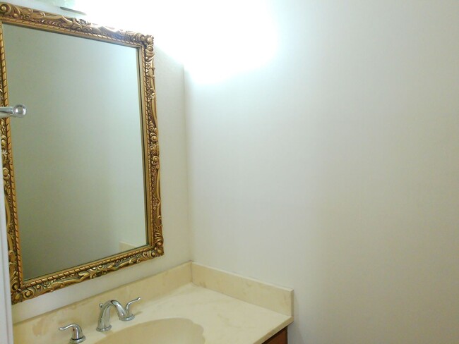 Building Photo - 2936 Saint Joseph Unit B - 2/Bed 2.5/Bath ...
