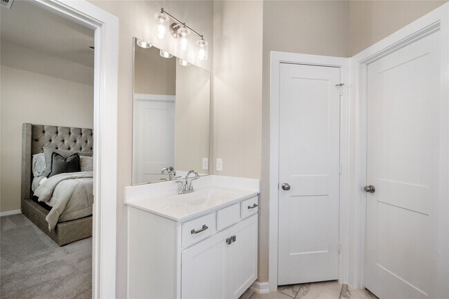 Building Photo - 389 Andes Dr