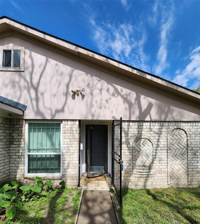 Building Photo - 9210 Meaux Dr