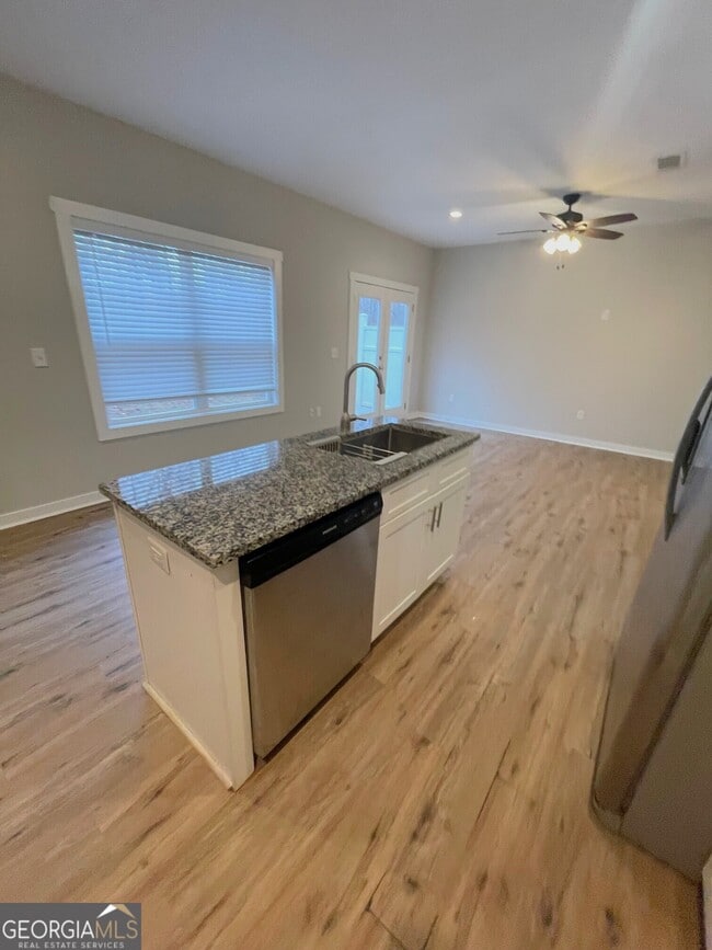 Building Photo - 156 Crest Pointe S