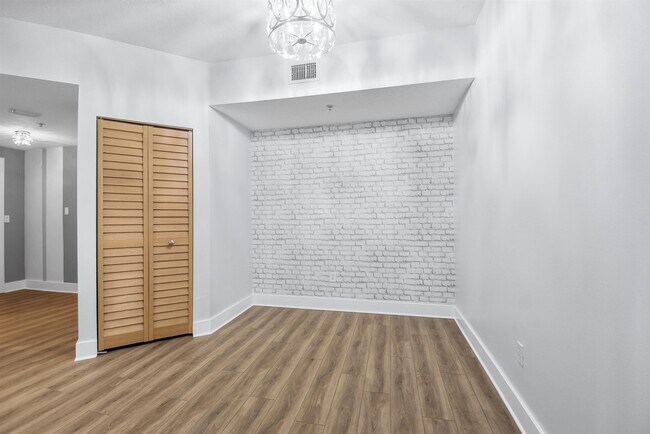 Building Photo - 2005 Mariposa Vista Ln