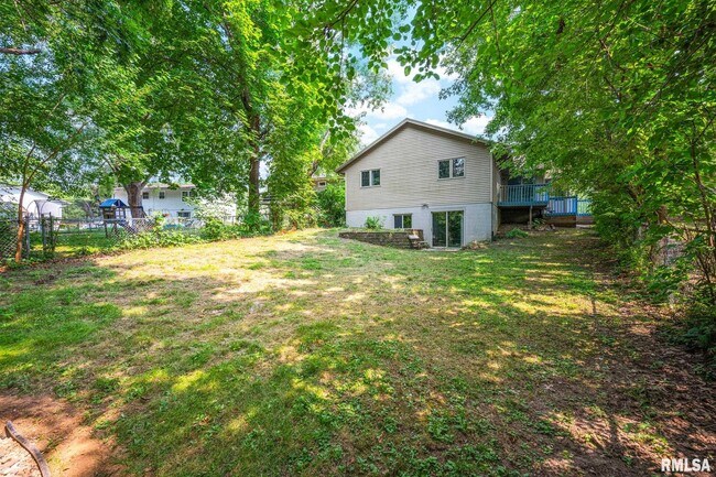 Building Photo - 2321 W Pintura Ct