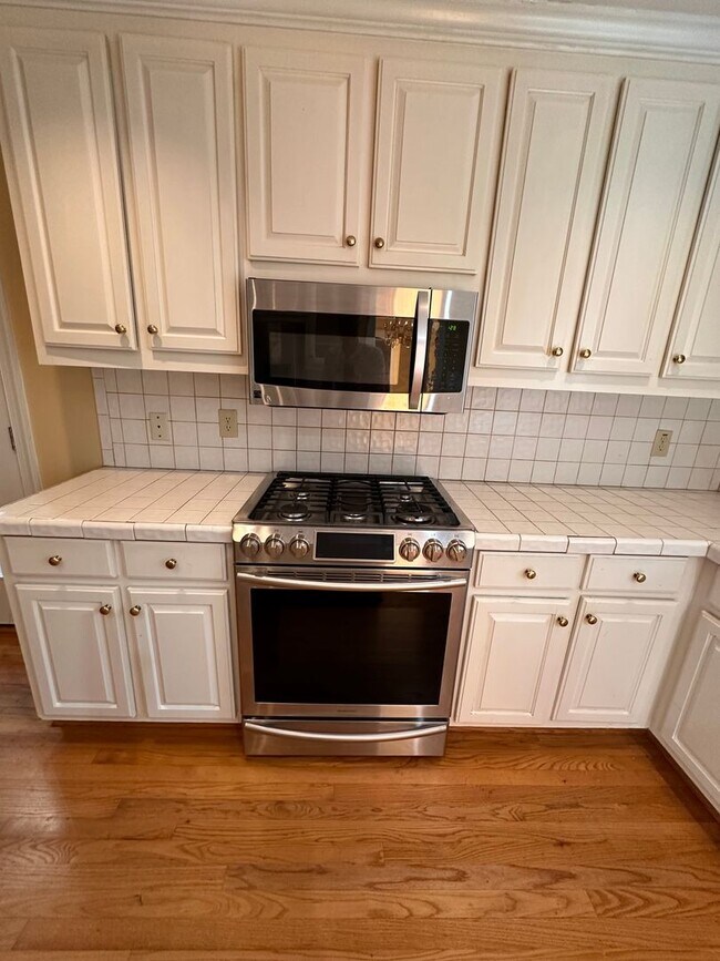 Building Photo - **West Durham 5bd / 3.5ba Oasis**