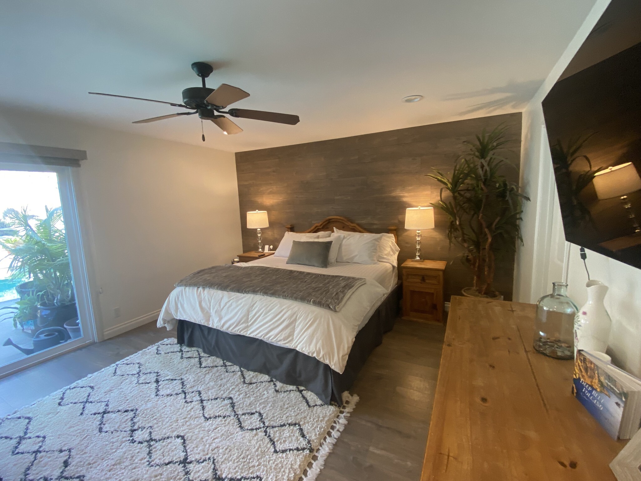 Cal king - 26491 Fresno Dr