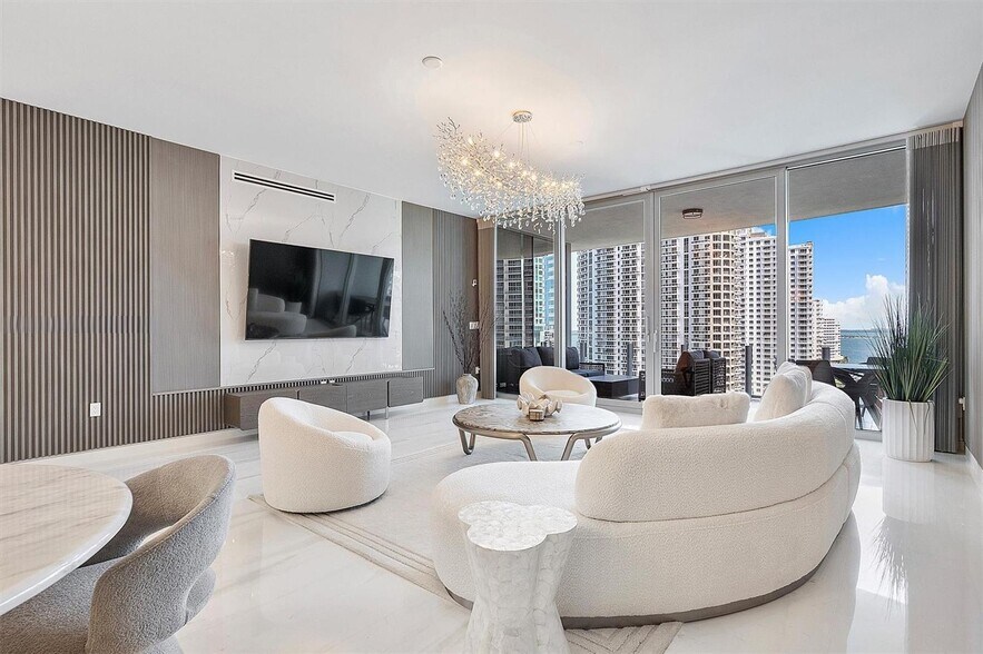 Building Photo - 300 Biscayne Boulevard Way