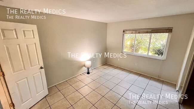 Building Photo - 3280 S Semoran Blvd