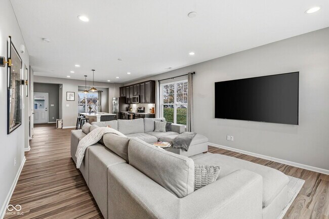 Building Photo - 366 Steeples Blvd