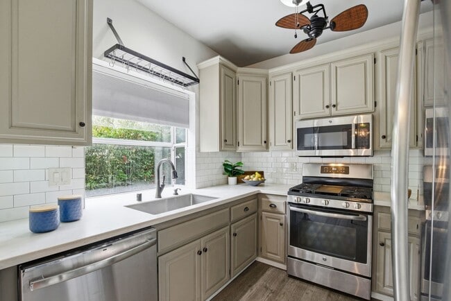 Building Photo - 62 Avalon Ct