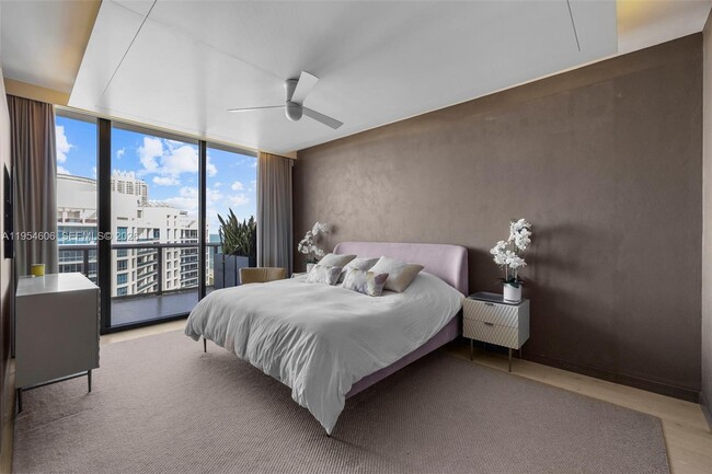 Building Photo - 5875 Collins Ave