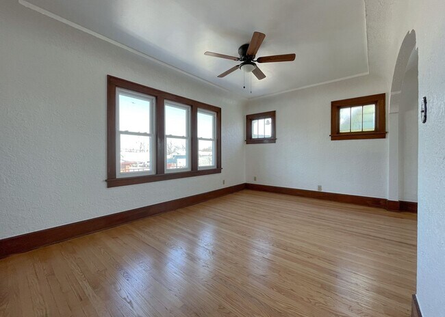 Building Photo - 1605 Yout St