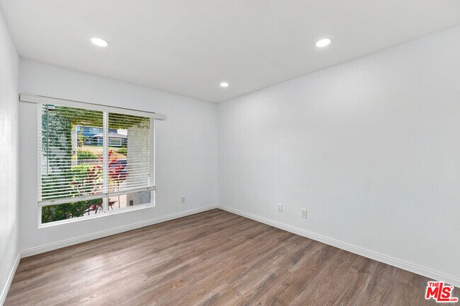 Building Photo - 4355 Chaumont Rd