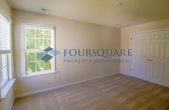 Building Photo - End Unit Townhome | First Floor Master Bed...