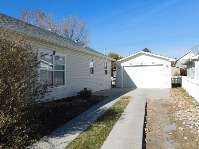 Building Photo - Spacious 3-Bedroom, 2-Bath Home