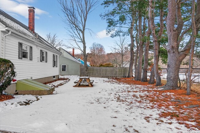 Building Photo - 3BR Cape Available 2/1