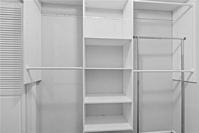 Building Photo - 2161 Peachtree Rd NE