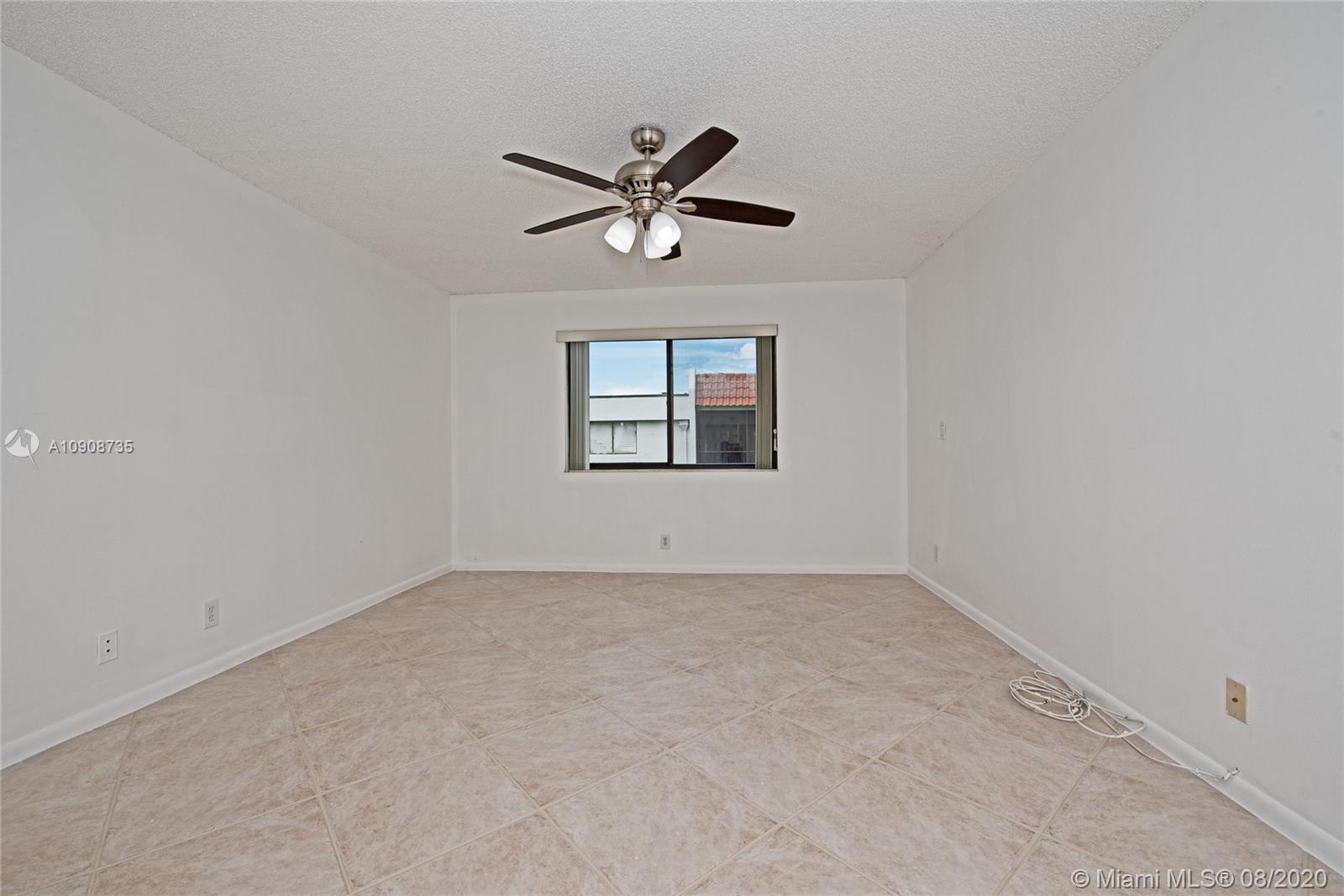 Building Photo - 320 Racquet Club Rd