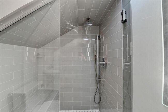 Building Photo - 1926 N Decatur Rd