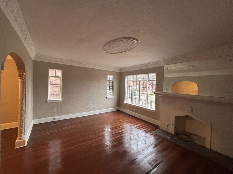 Building Photo - 17606 Roselawn St