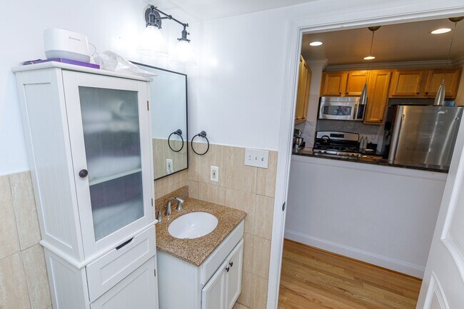 Building Photo - Fantastic Location Near Brightwood Park - ...