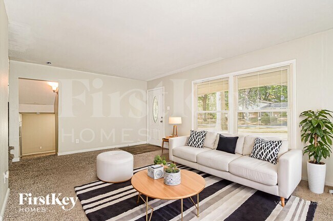 Building Photo - 6680 Foxshire Dr