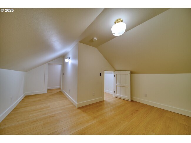 Building Photo - 296 N 4th St