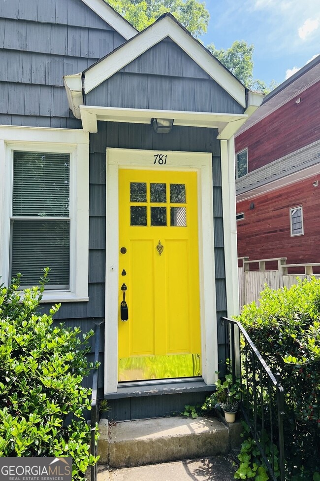 Primary Photo - 781 Courtenay Dr NE