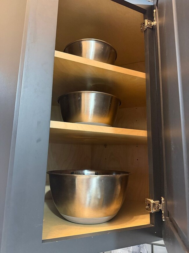 Building Photo - Luxurious 2-Bedroom Apartments with Modern Flair and Parkside Living!