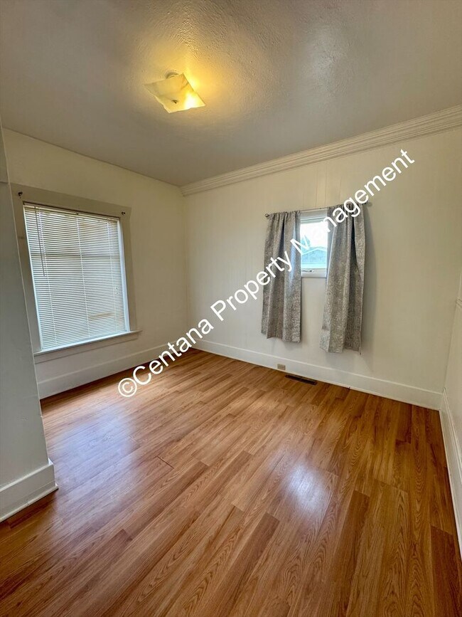 Building Photo - 1528 A St