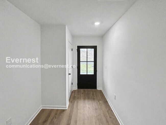 Building Photo - 456 Blair Rd