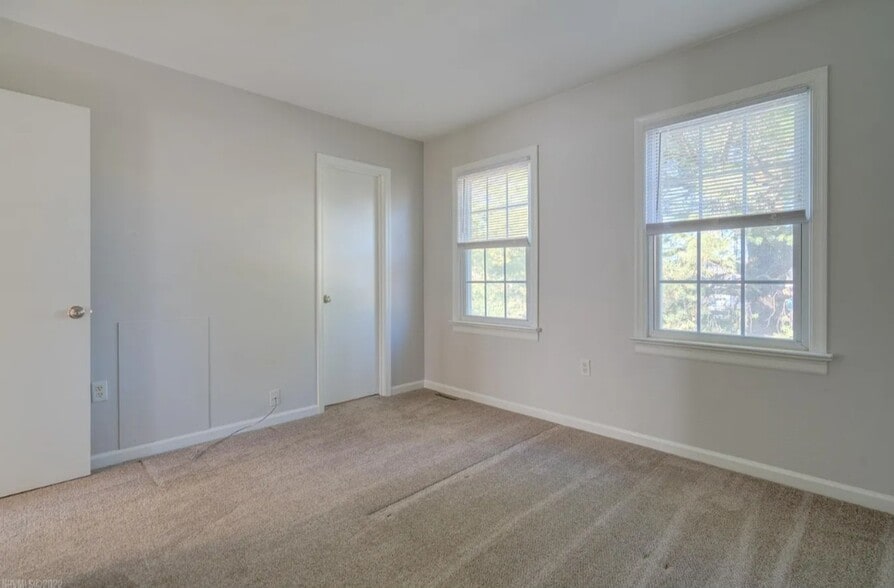 Bedroom 1 - 812 Cambridge Rd