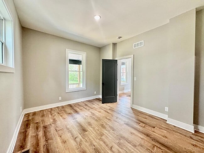 Building Photo - 4605 Thoburne St