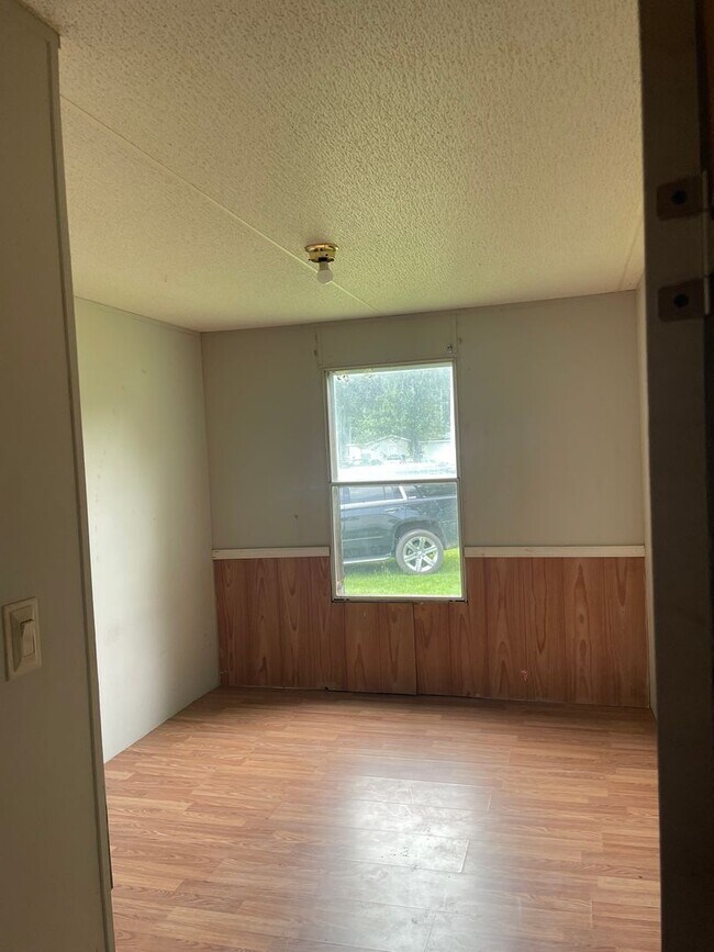 Building Photo - 4 BR 2 Bath 1,216 sq ft singlewide mobile ...