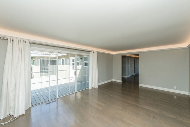 Building Photo - Updated 4 Bed / 2.5 Ba Home in Millbrae Mi...