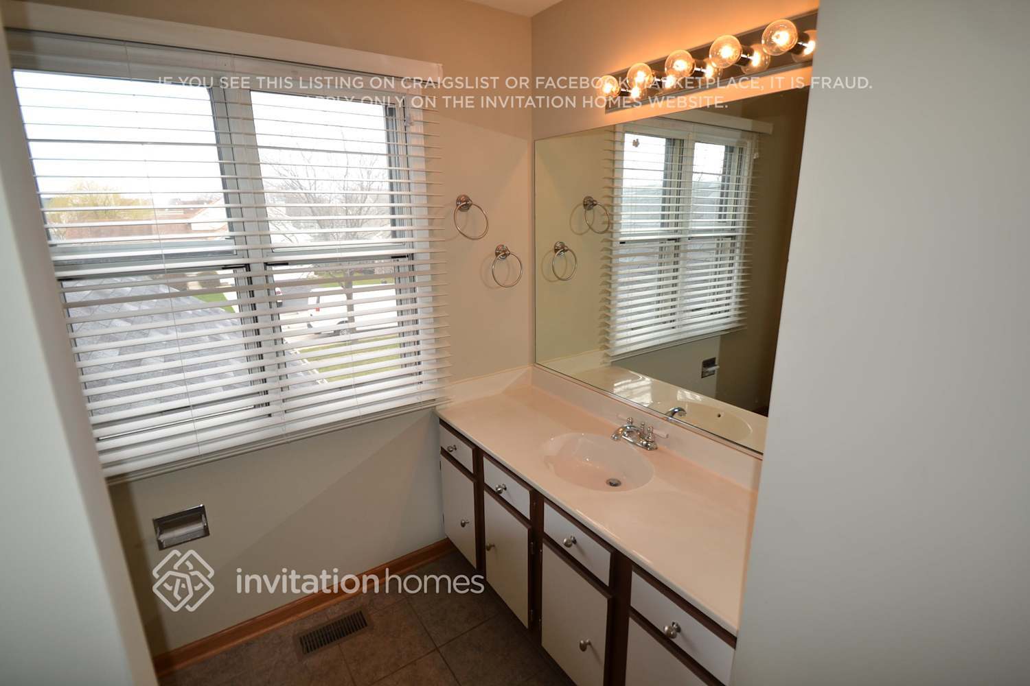 Building Photo - 328 Christine Ln