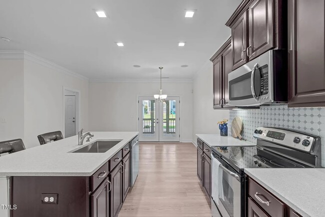 Building Photo - 633 Democracy St