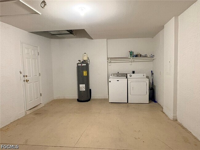 Building Photo - 3824 SW 8th Pl